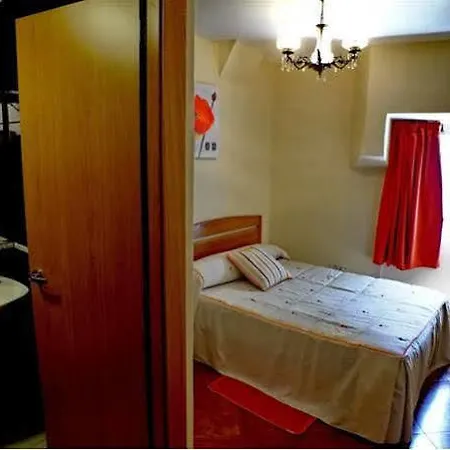 科莱吉塔教堂旅馆 比戈